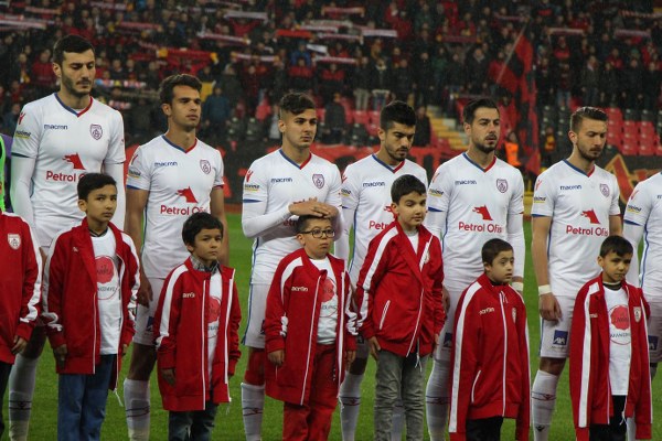 Eskişehirspor Spor Toto 1. Lig'in 26. haftasında sahasında Altınordu'ya 4-2 yenildi ve ateş hattında kaldı. Maçtan fotoğraflar...
