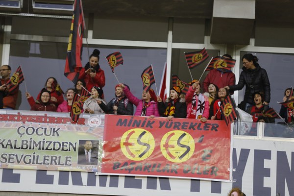 Eskişehirspor Spor Toto 1. Lig'in 26. haftasında sahasında Altınordu'ya 4-2 yenildi ve ateş hattında kaldı. Maçtan fotoğraflar...
