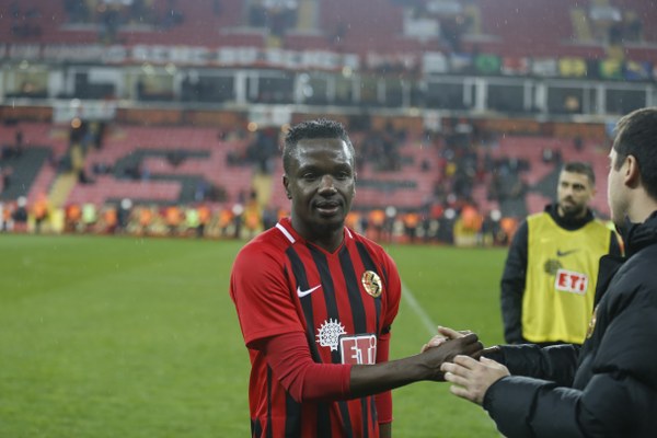 Eskişehirspor Spor Toto 1. Lig'in 26. haftasında sahasında Altınordu'ya 4-2 yenildi ve ateş hattında kaldı. Maçtan fotoğraflar...
