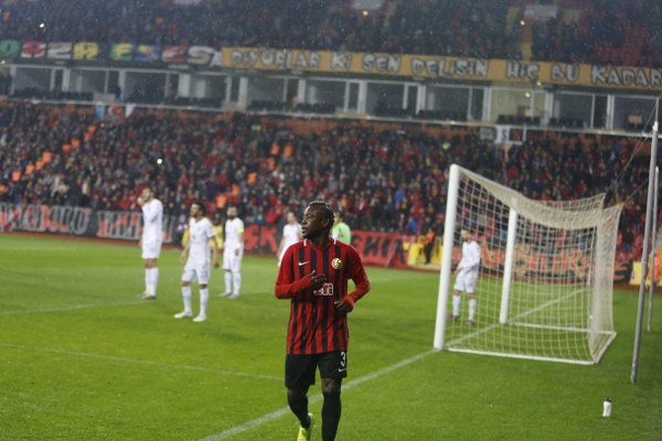 Eskişehirspor Spor Toto 1. Lig'in 26. haftasında sahasında Altınordu'ya 4-2 yenildi ve ateş hattında kaldı. Maçtan fotoğraflar...
