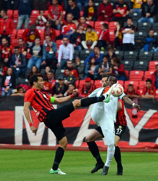 Eskişehirspor Spor Toto 1. Lig’in 29. Haftasında mutlak kazanması gereken Balıkesirspor maçını 3-1 kaybetti. 