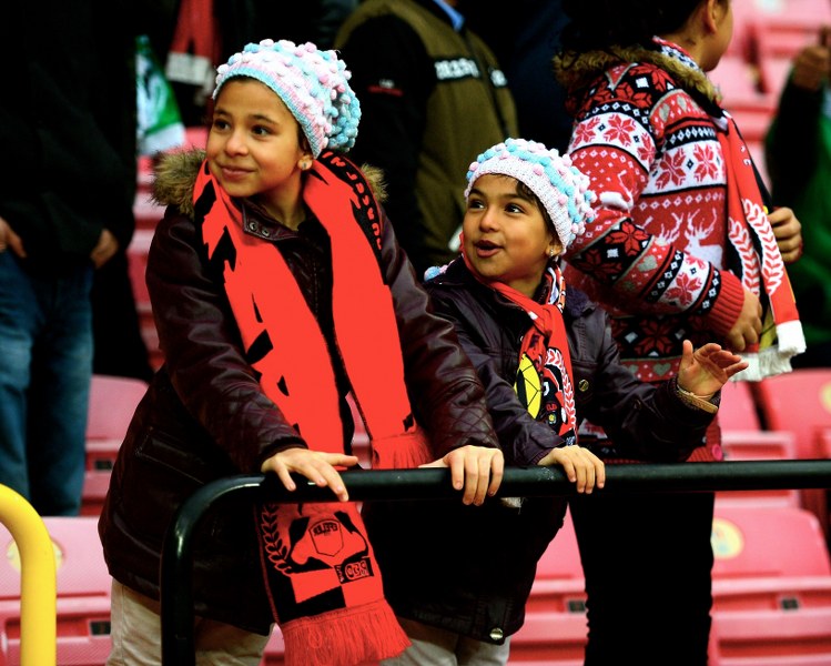 Eskişehirspor ile Boluspor Spor Toto 1. Lig'de ilk yarının son haftasında karşı karşıya geldi, bir penaltının olduğu maç 1-1 beraberlikle sona erdi. Maça her zamanki gibi taraftarımız damga vurdu! İşte tribünden renkli görüntüler.
