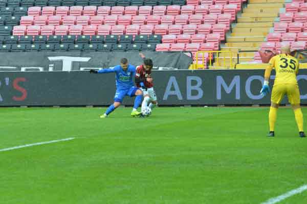 Rakibini İbrahim Halil Öner ve Bedirhan Altunbaş'ın attığı gollerle 2-1 mağlup eden Eskişehirspor...