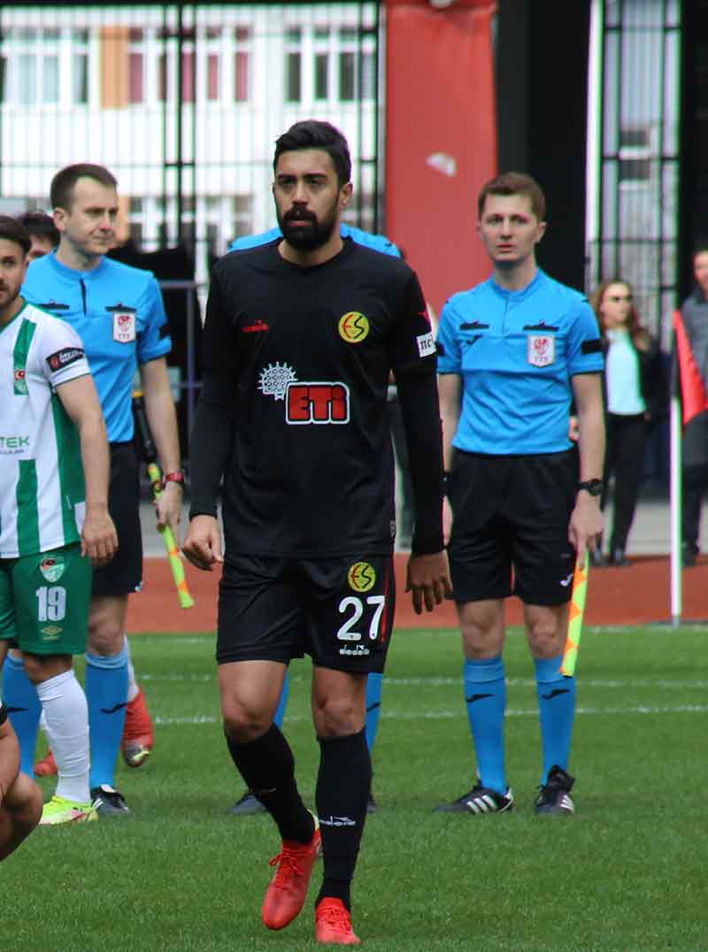 Geçtiğimiz sezonun devre arasında transfer edilen Ayberk Altan’ın  takımda kalıp kalmayaca- ğı henüz netleşmedi.  BAL’da forma giymek istemeyen 28 yaşındaki futbolcunun 2-3 kulüp ile görüşme yaptığı henüz hiçbir kulüple anlaşma sağlayamadığı öğrenildi. Ayberk bu sezon 8 maçta forma giydi.