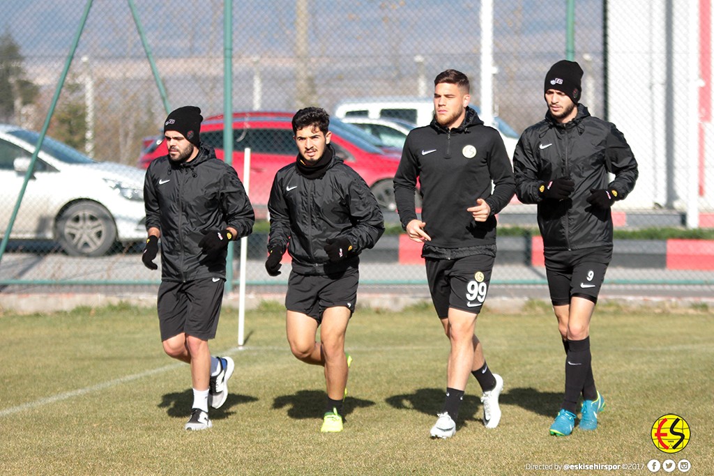 Eskişehirsporumuz, TFF 1.Lig’in 16.haftasında karşılaşacağımız, Boluspor maçı hazırlıklarına ara vermeden başladı.