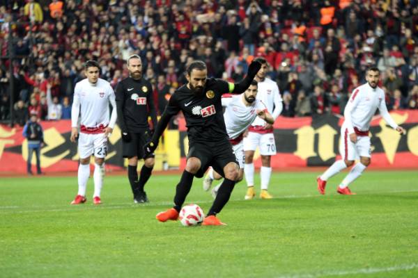 TFF 1. Lig'in 15. haftasında Eskişehirspor sahasında Gaziantepspor'u tam 7-0 yendi. Bu skorla Eskişehirspor puanını 18'e yükseltti.
