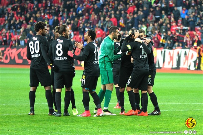 TFF 1. Lig'in 15. haftasında Eskişehirspor sahasında Gaziantepspor'u tam 7-0 yendi. Bu skorla Eskişehirspor puanını 18'e yükseltti.
