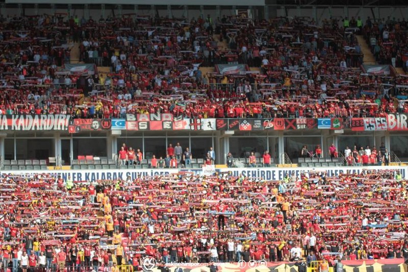 Spor Toto 1. Lig’in 33’üncü haftasında Eskişehirspor Boluspor ile 2-2 berabere kalarak kümede kalmayı garantiledi. Son 5 dakikada gelen iki gol ile bir puan alarak Eskişehir'i bayram yerine çeviren futbolcular ve Yılmaz Vural gözyaşları içinde büyük sevinç yaşadı.
