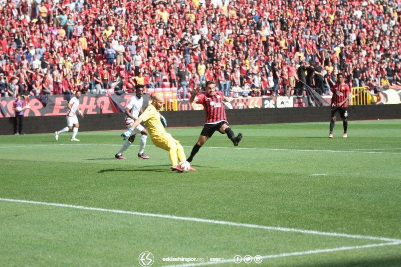 Spor Toto 1. Lig’in 33’üncü haftasında Eskişehirspor Boluspor ile 2-2 berabere kalarak kümede kalmayı garantiledi. Son 5 dakikada gelen iki gol ile bir puan alarak Eskişehir'i bayram yerine çeviren futbolcular ve Yılmaz Vural gözyaşları içinde büyük sevinç yaşadı.
