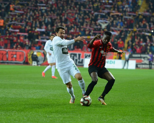 Eskişehirspor Denizlispor karşılaşması 1-1 beraberlikle sona erdi. Eskişehirspor taraftarı ise maça damga vurdu. 90 dakikanın sonunda tüm Türkiye'nin dilinde Eskişehirspor taraftarı vardı. Maçta taraftar rekoru kırıldı.