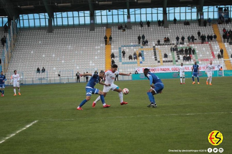 Spor Toto 1. Lig’in 26. Haftasında Eskişehirspor, Erzurumspor deplasmanında 2-1 mağlup oldu. Takımımızın tek golünü Ofoedu kaydetti.
