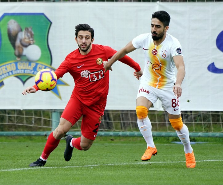 Eskişehirspor, kamp yaptığı Antalya Belek’te Spor Toto Süper Lig ekiplerinden Galatasaray ile oynadığı hazırlık maçında 3-3 berabere kaldı. 
