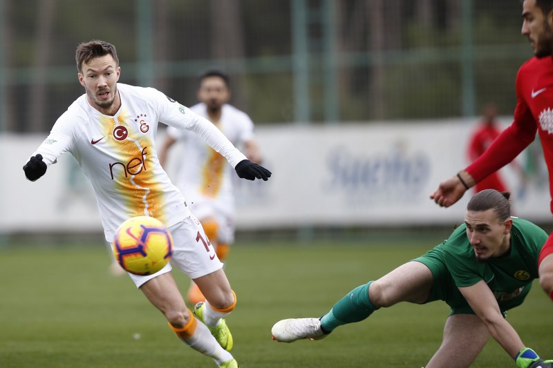 Eskişehirspor, kamp yaptığı Antalya Belek’te Spor Toto Süper Lig ekiplerinden Galatasaray ile oynadığı hazırlık maçında 3-3 berabere kaldı. 
