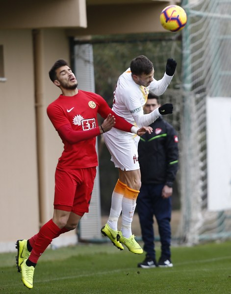 Eskişehirspor, kamp yaptığı Antalya Belek’te Spor Toto Süper Lig ekiplerinden Galatasaray ile oynadığı hazırlık maçında 3-3 berabere kaldı. 
