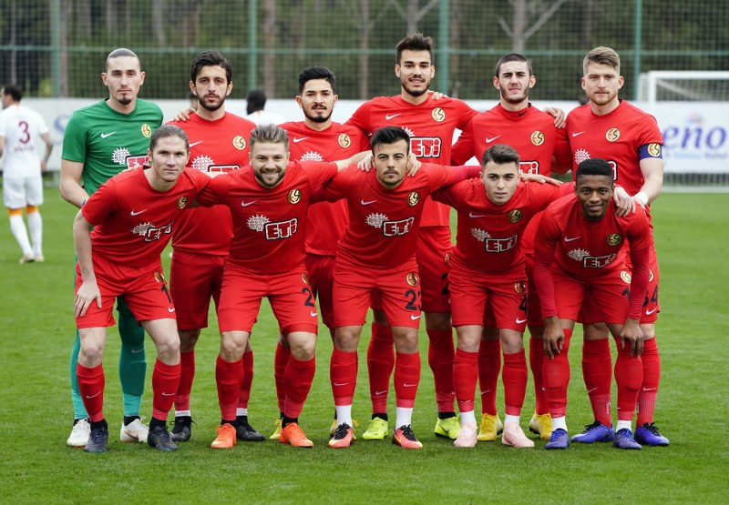 Eskişehirspor, kamp yaptığı Antalya Belek’te Spor Toto Süper Lig ekiplerinden Galatasaray ile oynadığı hazırlık maçında 3-3 berabere kaldı. 
