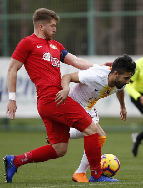 Eskişehirspor, kamp yaptığı Antalya Belek’te Spor Toto Süper Lig ekiplerinden Galatasaray ile oynadığı hazırlık maçında 3-3 berabere kaldı. 
