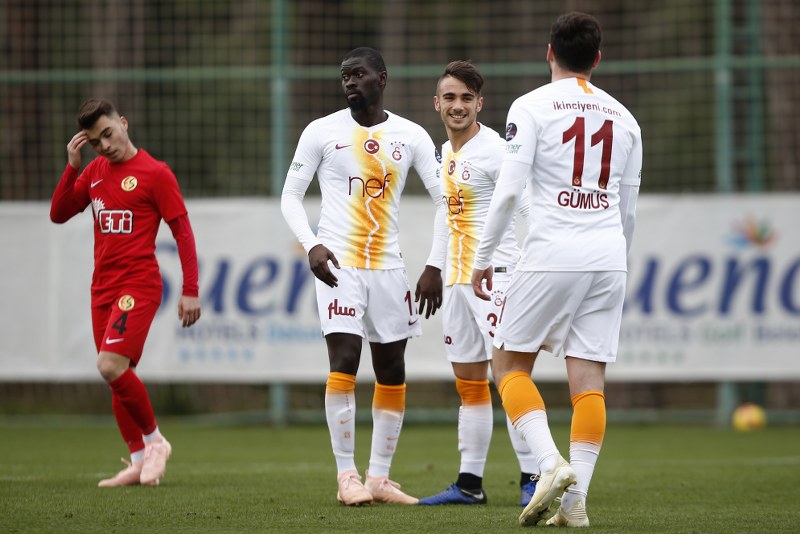 Eskişehirspor, kamp yaptığı Antalya Belek’te Spor Toto Süper Lig ekiplerinden Galatasaray ile oynadığı hazırlık maçında 3-3 berabere kaldı. 
