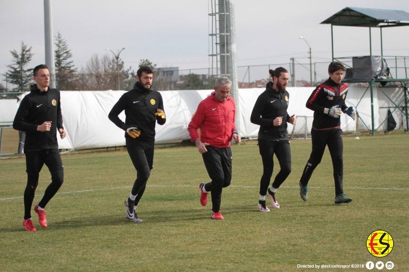 Ümraniyespor galibiyetinin ardından izin yapmayan Eskişehirspor, ligin 23’üncü haftasında yarın 16.00’da oynanacak Gazişehir FK hazırlıklarına başladı.