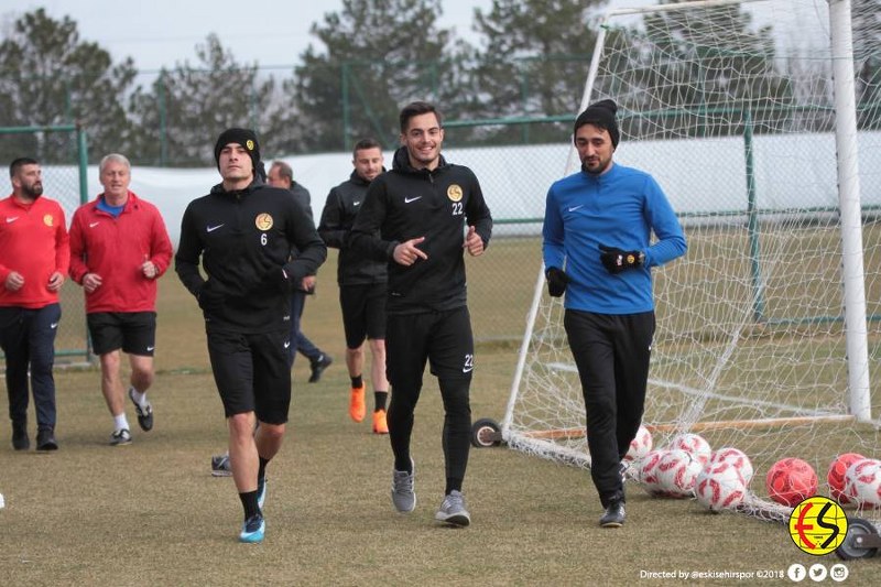 Ümraniyespor galibiyetinin ardından izin yapmayan Eskişehirspor, ligin 23’üncü haftasında yarın 16.00’da oynanacak Gazişehir FK hazırlıklarına başladı.