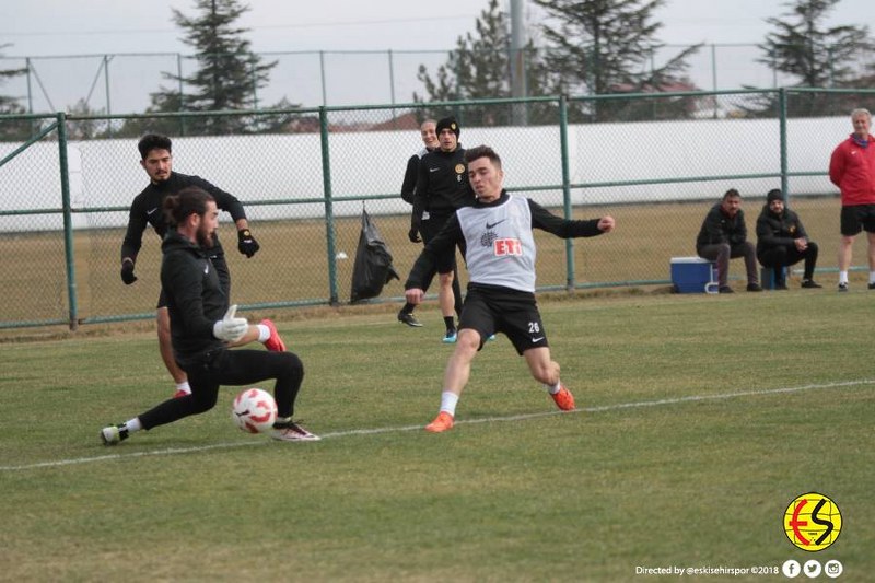 Ümraniyespor galibiyetinin ardından izin yapmayan Eskişehirspor, ligin 23’üncü haftasında yarın 16.00’da oynanacak Gazişehir FK hazırlıklarına başladı.