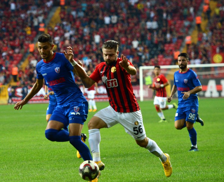 Spor Toto 1. Lig’in 4’üncü haftasında Eskişehirspor sahasında Kardemir Karabükspor’u ağırladı. Eskişehirspor gençlerden oluşan kadrosuyla ilk 3 puanını aldı.
