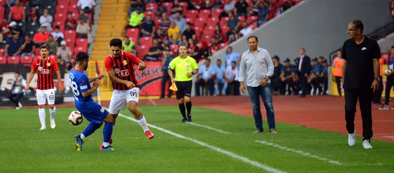 Spor Toto 1. Lig’in 4’üncü haftasında Eskişehirspor sahasında Kardemir Karabükspor’u ağırladı. Eskişehirspor gençlerden oluşan kadrosuyla ilk 3 puanını aldı.
