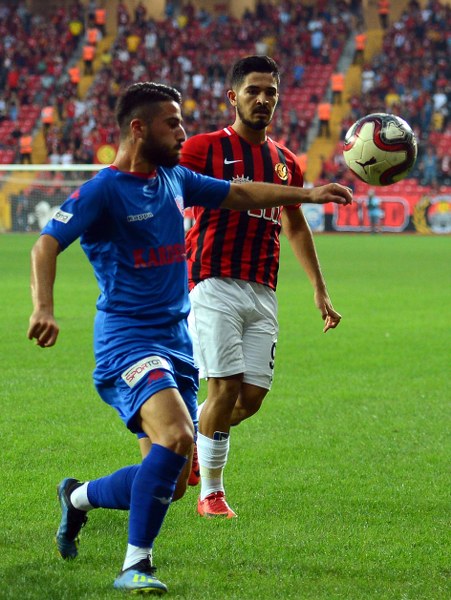 Spor Toto 1. Lig’in 4’üncü haftasında Eskişehirspor sahasında Kardemir Karabükspor’u ağırladı. Eskişehirspor gençlerden oluşan kadrosuyla ilk 3 puanını aldı.
