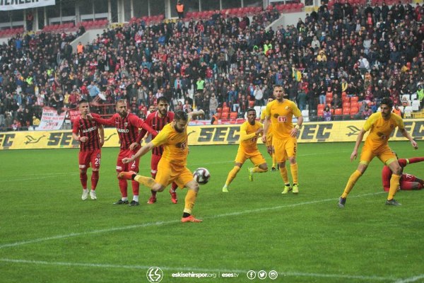 Eskişehirspor, Spor Toto 1. Lig’in 23’üncü haftasında Gazişehir Gaziantep’in konuğu oldu. Karşılaşmanın 2. yarısı başlar başlamaz gol bulduk ancak galibiyeti koruyamayarak 1 puana razı oldu.
