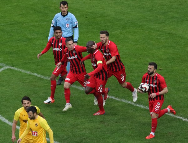 Eskişehirspor, Spor Toto 1. Lig’in 23’üncü haftasında Gazişehir Gaziantep’in konuğu oldu. Karşılaşmanın 2. yarısı başlar başlamaz gol bulduk ancak galibiyeti koruyamayarak 1 puana razı oldu.
