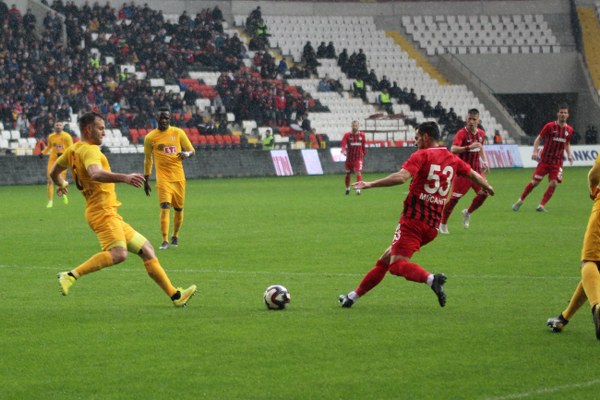 Eskişehirspor, Spor Toto 1. Lig’in 23’üncü haftasında Gazişehir Gaziantep’in konuğu oldu. Karşılaşmanın 2. yarısı başlar başlamaz gol bulduk ancak galibiyeti koruyamayarak 1 puana razı oldu.
