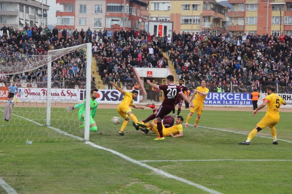 Hatayspor - Eskişehirspor'u 4-0 mağlup ederek puanını 44'e yükseltti. Eskişehirspor ise 25 puanla ligde 16. sıraya geriledi, tehlike çanları tekrar çalmaya başladı...
