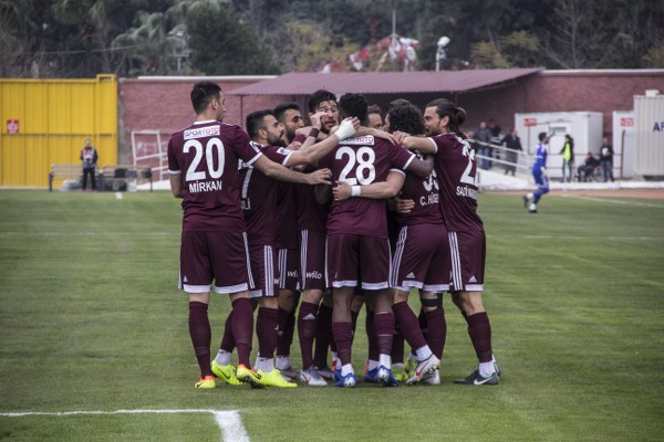 Hatayspor - Eskişehirspor'u 4-0 mağlup ederek puanını 44'e yükseltti. Eskişehirspor ise 25 puanla ligde 16. sıraya geriledi, tehlike çanları tekrar çalmaya başladı...
