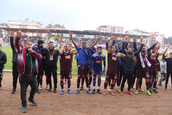 Hatayspor - Eskişehirspor'u 4-0 mağlup ederek puanını 44'e yükseltti. Eskişehirspor ise 25 puanla ligde 16. sıraya geriledi, tehlike çanları tekrar çalmaya başladı...
