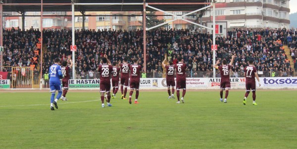 Hatayspor - Eskişehirspor'u 4-0 mağlup ederek puanını 44'e yükseltti. Eskişehirspor ise 25 puanla ligde 16. sıraya geriledi, tehlike çanları tekrar çalmaya başladı...
