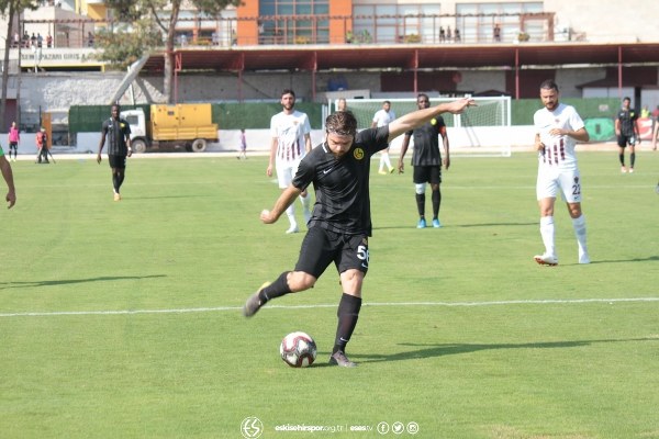 TFF 1. Lig'in 6. hafta mücadelesinde Hatayspor, Eskişehirspor'u konuk etti. Mücadele ev sahibi ekibin 1-0 üstünlüğü ile sona erdi.