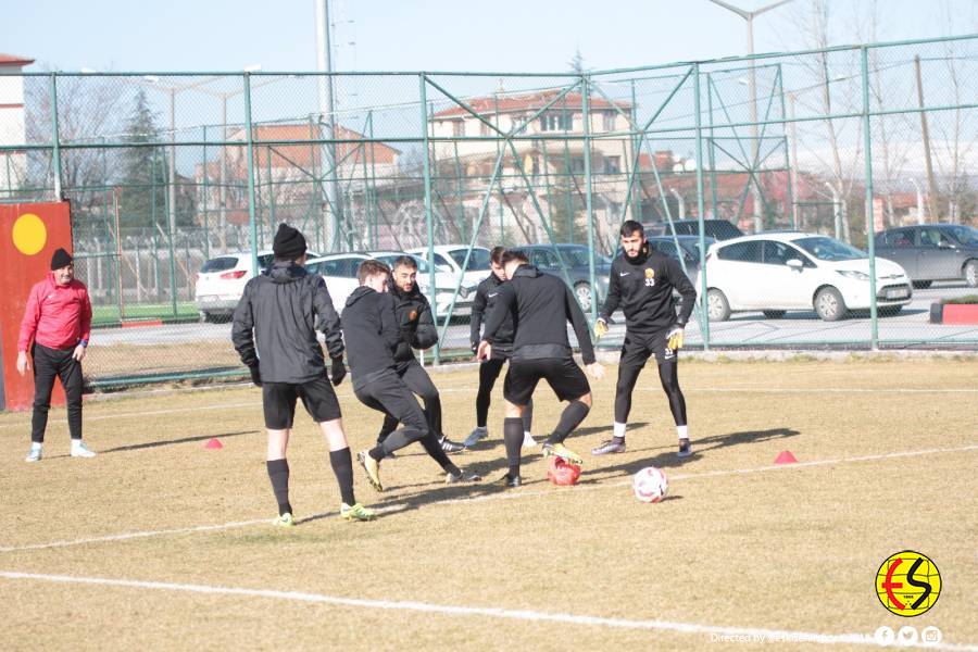 Eskişehirsporumuz, yarın TFF 1.Lig’in 18.haftasında karşılaşacağımız, İstanbulspor A.Ş. maçı hazırlıklarını tamamladı.