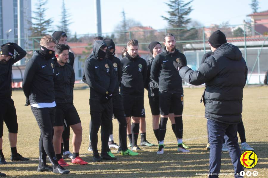 Eskişehirsporumuz, yarın TFF 1.Lig’in 18.haftasında karşılaşacağımız, İstanbulspor A.Ş. maçı hazırlıklarını tamamladı.