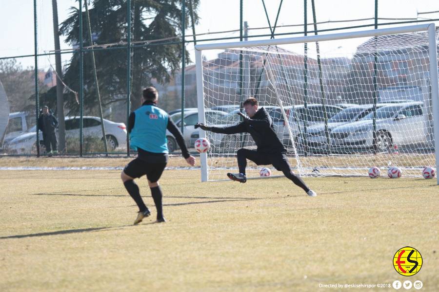 Eskişehirsporumuz, yarın TFF 1.Lig’in 18.haftasında karşılaşacağımız, İstanbulspor A.Ş. maçı hazırlıklarını tamamladı.