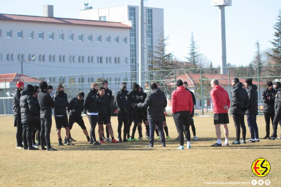 Eskişehirsporumuz, yarın TFF 1.Lig’in 18.haftasında karşılaşacağımız, İstanbulspor A.Ş. maçı hazırlıklarını tamamladı.