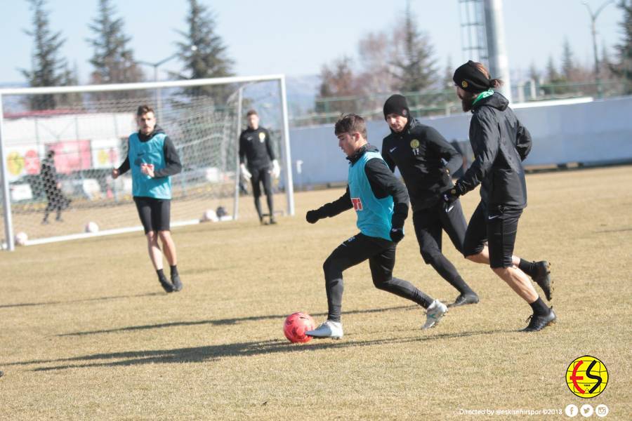 Eskişehirsporumuz, yarın TFF 1.Lig’in 18.haftasında karşılaşacağımız, İstanbulspor A.Ş. maçı hazırlıklarını tamamladı.