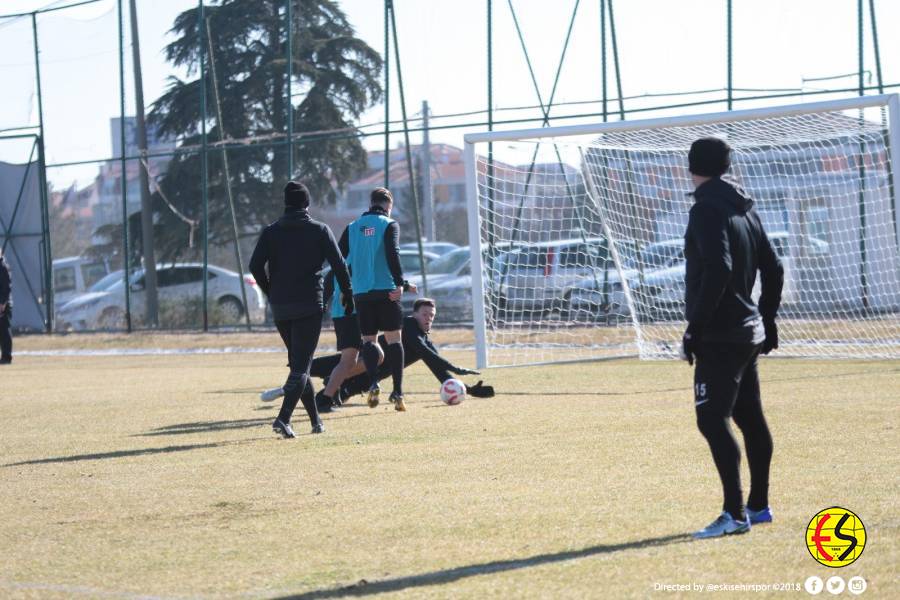 Eskişehirsporumuz, yarın TFF 1.Lig’in 18.haftasında karşılaşacağımız, İstanbulspor A.Ş. maçı hazırlıklarını tamamladı.