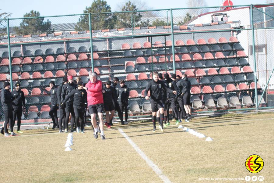 Eskişehirsporumuz, yarın TFF 1.Lig’in 18.haftasında karşılaşacağımız, İstanbulspor A.Ş. maçı hazırlıklarını tamamladı.