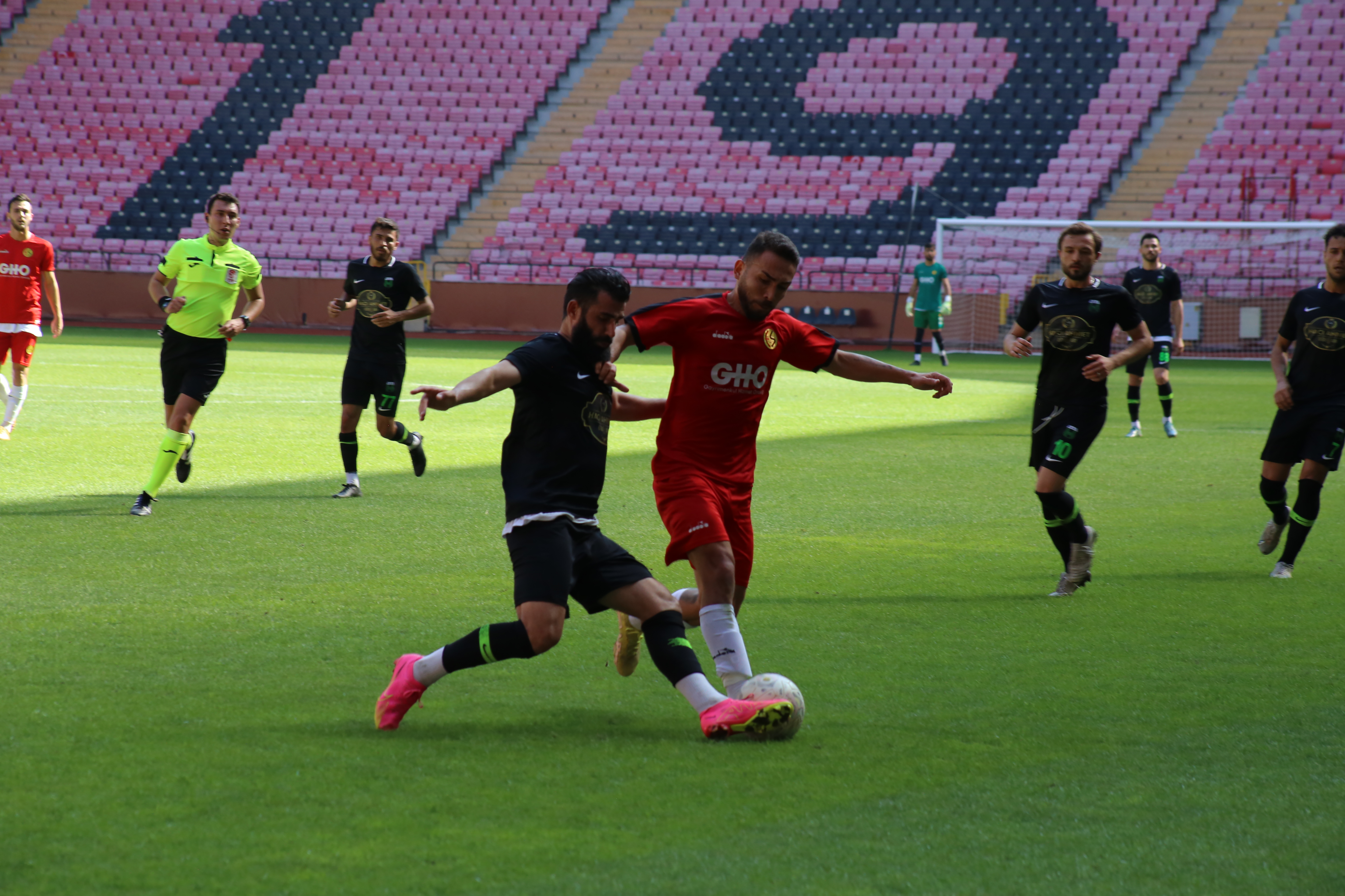 Eskişehirspor’un Sincan karşılaşmasına kadar hata yapma lüksü yok. Sincan maçının havası diğer maçlara nazaran daha farklı olacak. Şampiyonluk adaylarından Sincan’a karşı oynanacak oyun ve alınacak skor gelecek Es Es’in gidişatını belirleyecek.