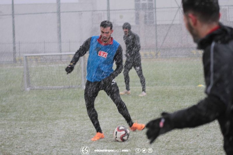 Eskişehirspor, Spor Toto 1.lig’in 16. haftasında karşılaşacağı Adanaspor maçının hazırlıklarına devam ediyor. 