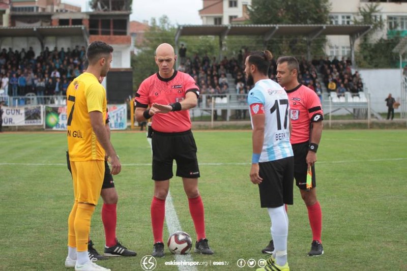 Eskişehirspor, Ziraat Türkiye Kupası 3.eleme turunda deplasmanda Erbaaspor'a 1-0 yenildi ve kupaya erken veda etti. 8 Eskişehirspor taraftarı deplasmanda Eskişehirspor'u yalnız bırakmadı.