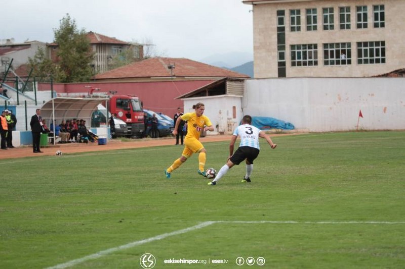 Eskişehirspor, Ziraat Türkiye Kupası 3.eleme turunda deplasmanda Erbaaspor'a 1-0 yenildi ve kupaya erken veda etti. 8 Eskişehirspor taraftarı deplasmanda Eskişehirspor'u yalnız bırakmadı.