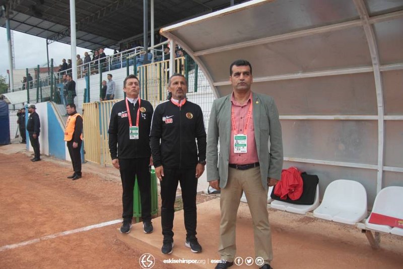 Eskişehirspor, Ziraat Türkiye Kupası 3.eleme turunda deplasmanda Erbaaspor'a 1-0 yenildi ve kupaya erken veda etti. 8 Eskişehirspor taraftarı deplasmanda Eskişehirspor'u yalnız bırakmadı.