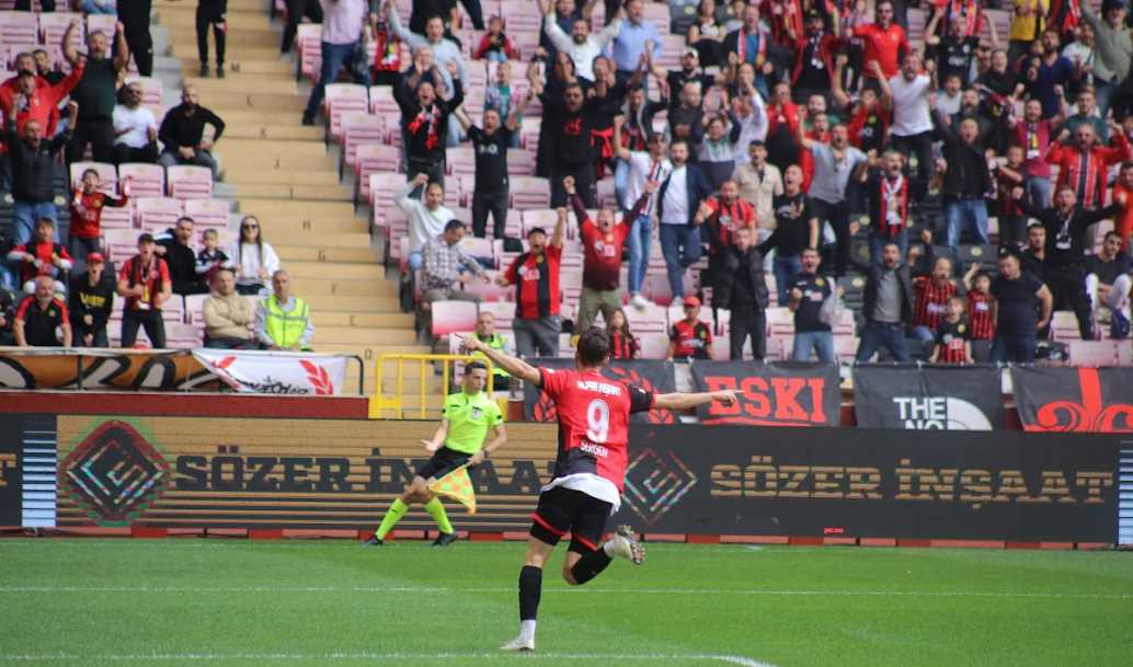 35’te Es Es farkı 2’ye yükseldi. Barış Memiş’in kullandığı serbest vuruşta yaşanan karambolde Kaan Dorak kafa vuruşuyla topu ağlara yolladı ve durumu 2-0’a getirdi. İlk yarıyı 2-0 önde kapatan Şimşekler, 66. dakikada İsmail Palta ile köşe vuruşunu kullandı. Sergen Şakirler’in kafa vuruşunda top çerçeveyi tutmadı. Girdiği gol pozisyonlarını değerlendirmeyen Es Es kalesini gole kapattı ve maçı 2-0 kazanarak 4’te 4 yaptı. 