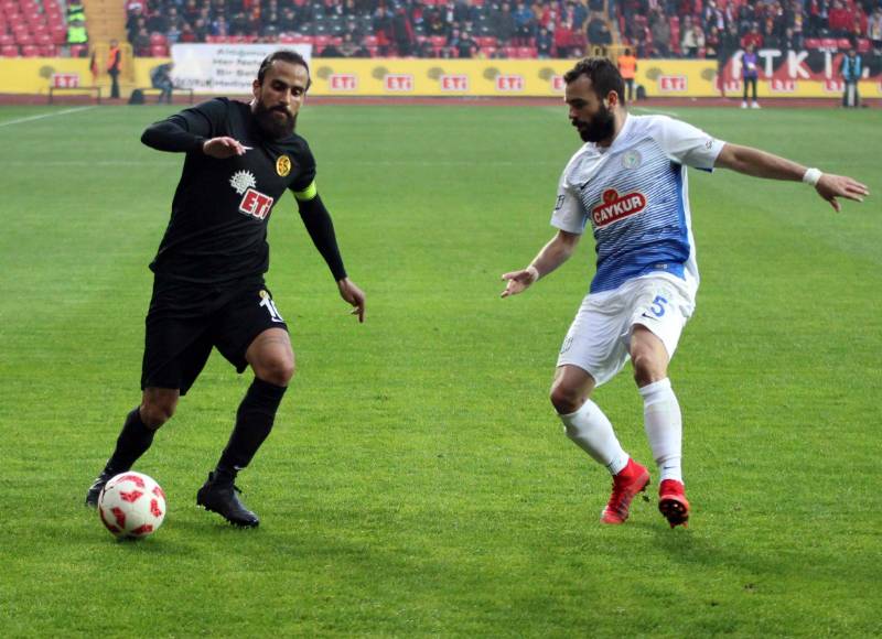 Eskişehirspor, ligin 13. haftasında bugün Çaykur Rizespor ile 1-1 berabere kaldı. Golümüzü atan Hasan Ayaroğlu. Bu skorla Eskişehirspor puanını 12’ye çıkardı.
