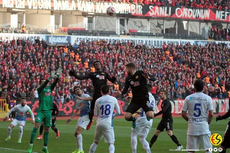 Eskişehirspor, ligin 13. haftasında bugün Çaykur Rizespor ile 1-1 berabere kaldı. Golümüzü atan Hasan Ayaroğlu. Bu skorla Eskişehirspor puanını 12’ye çıkardı.
